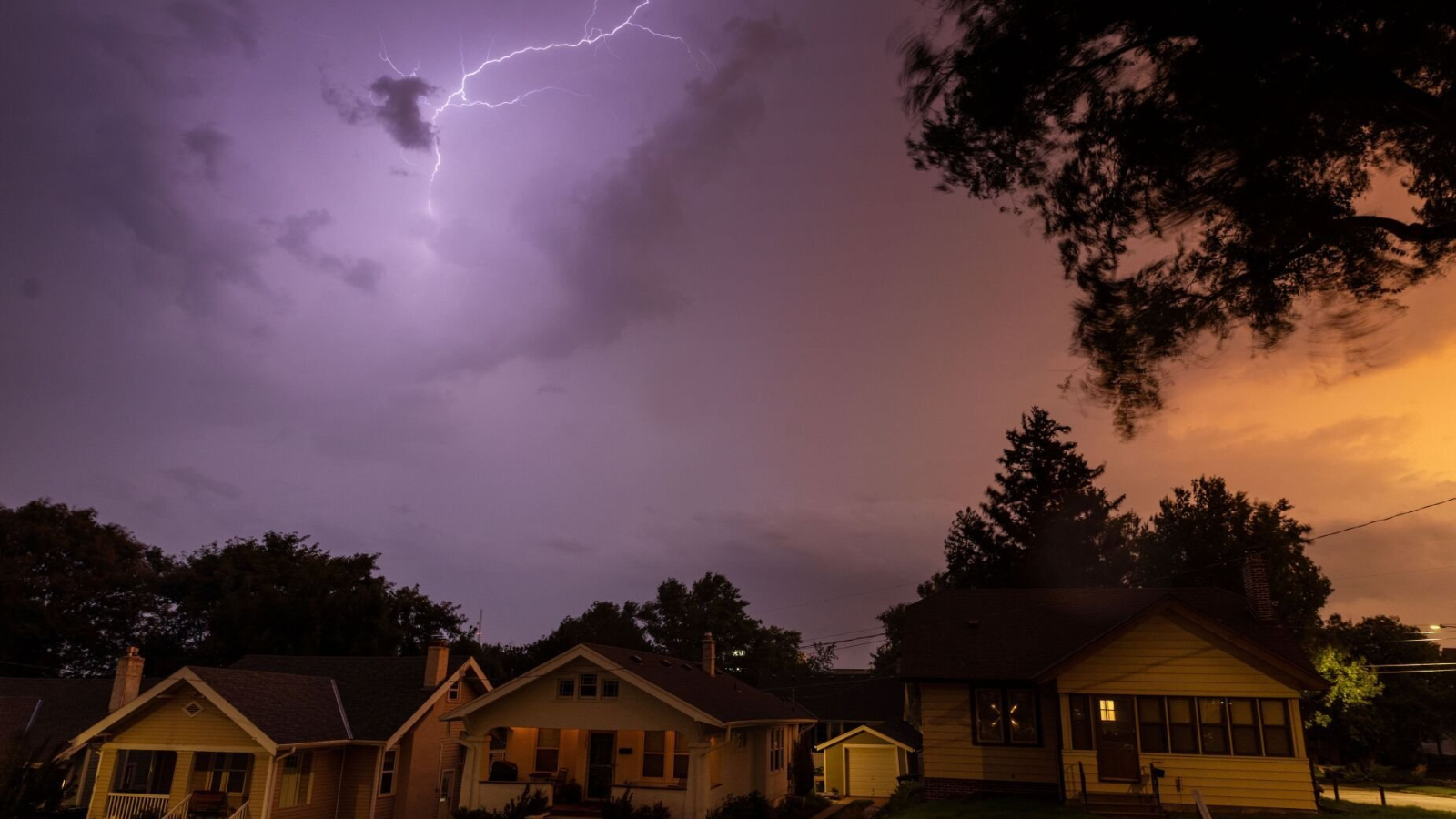 Storm damage in Omaha metro: 1 dead, Blair declares emergency, 387 Lincoln prisoners displaced